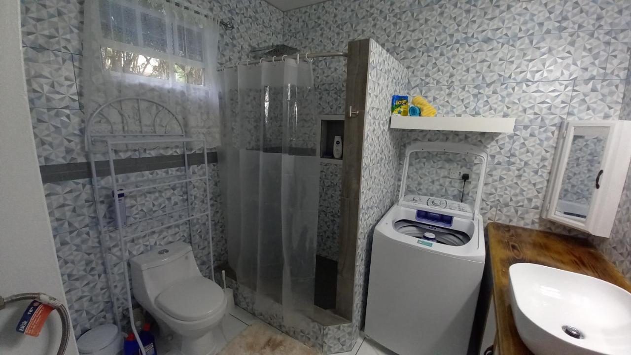 Apartamento Cozy Vacation Retreat With Free Parking Roseau Exterior foto